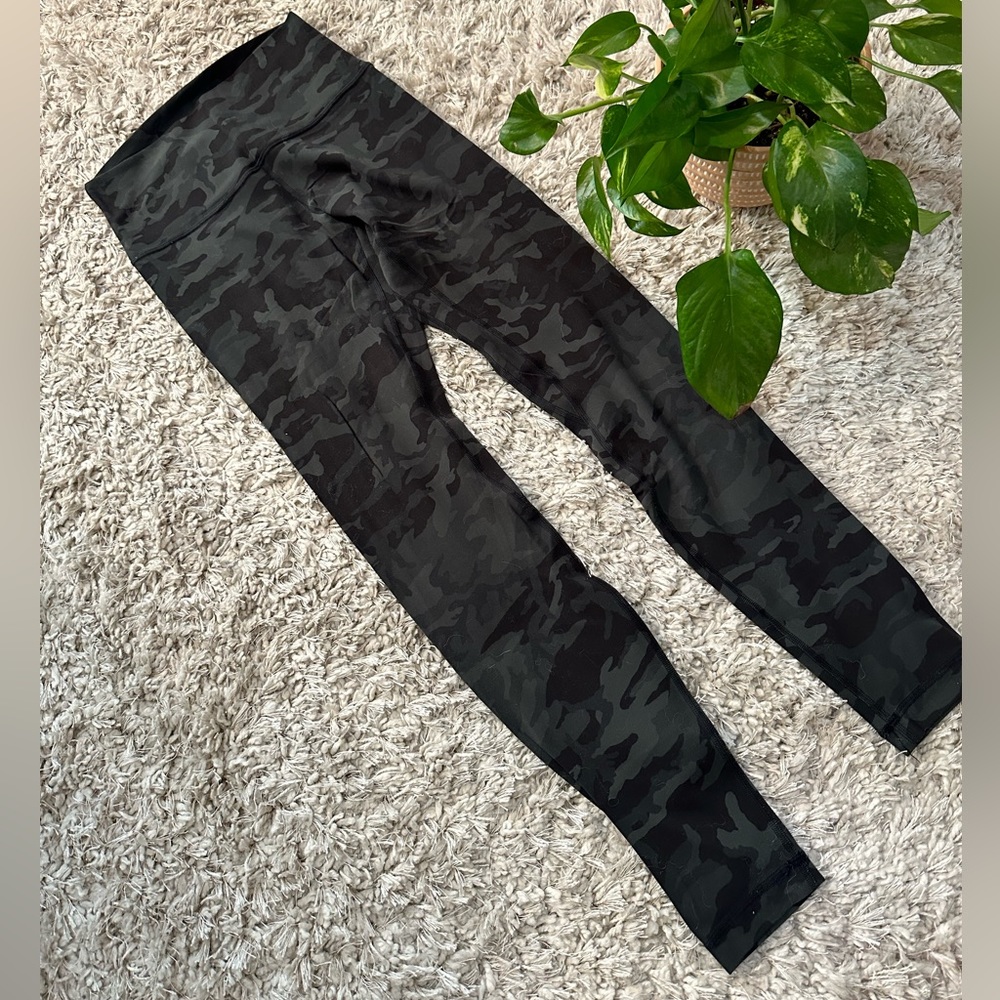 Lululemon Align 28” - Size 6 - Camo